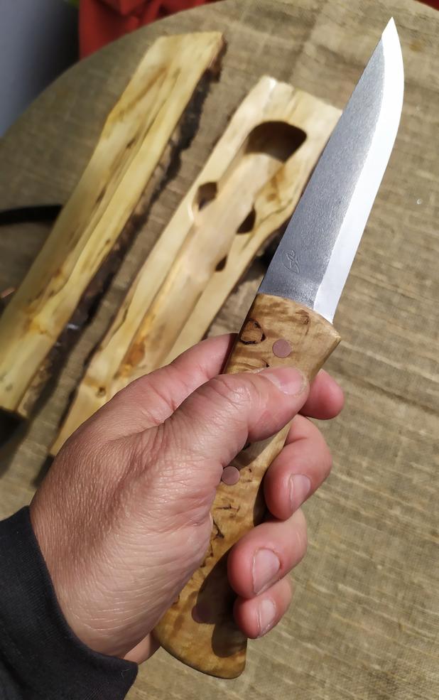 Knife held in hand